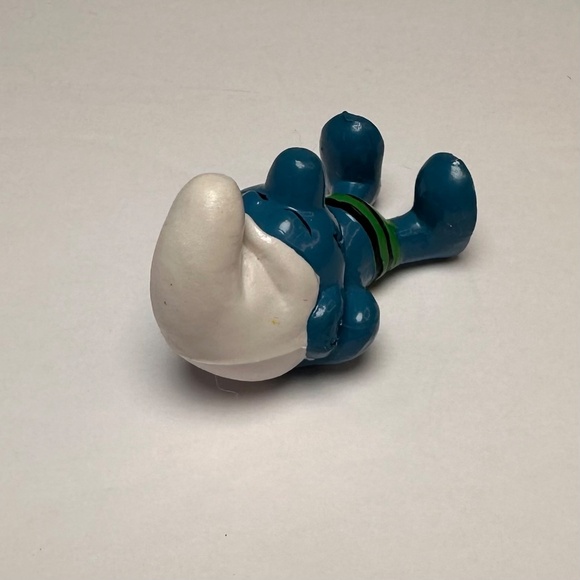 Vintage Sunbathing Smurf Figurine – Schleich / Bully – Peyo – Made in Germany - Picture 4 of 6